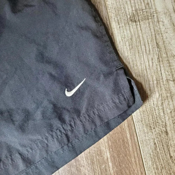 Nike Black Women's Size Medium Lightweight Running Shorts - Picture 10 of 10